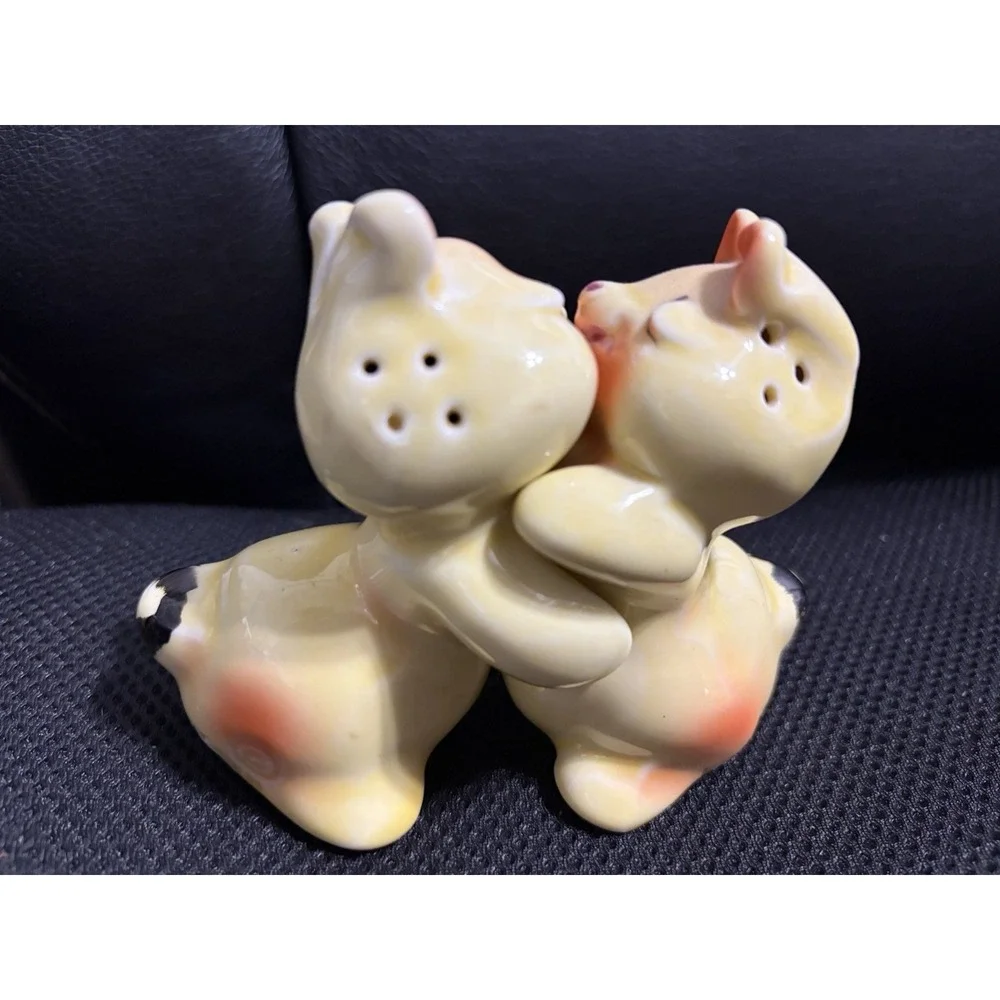 Van Tellingen Salt Pepper Shakers Bunny Hug Yellow Vintage MCM Kitsch 1950s